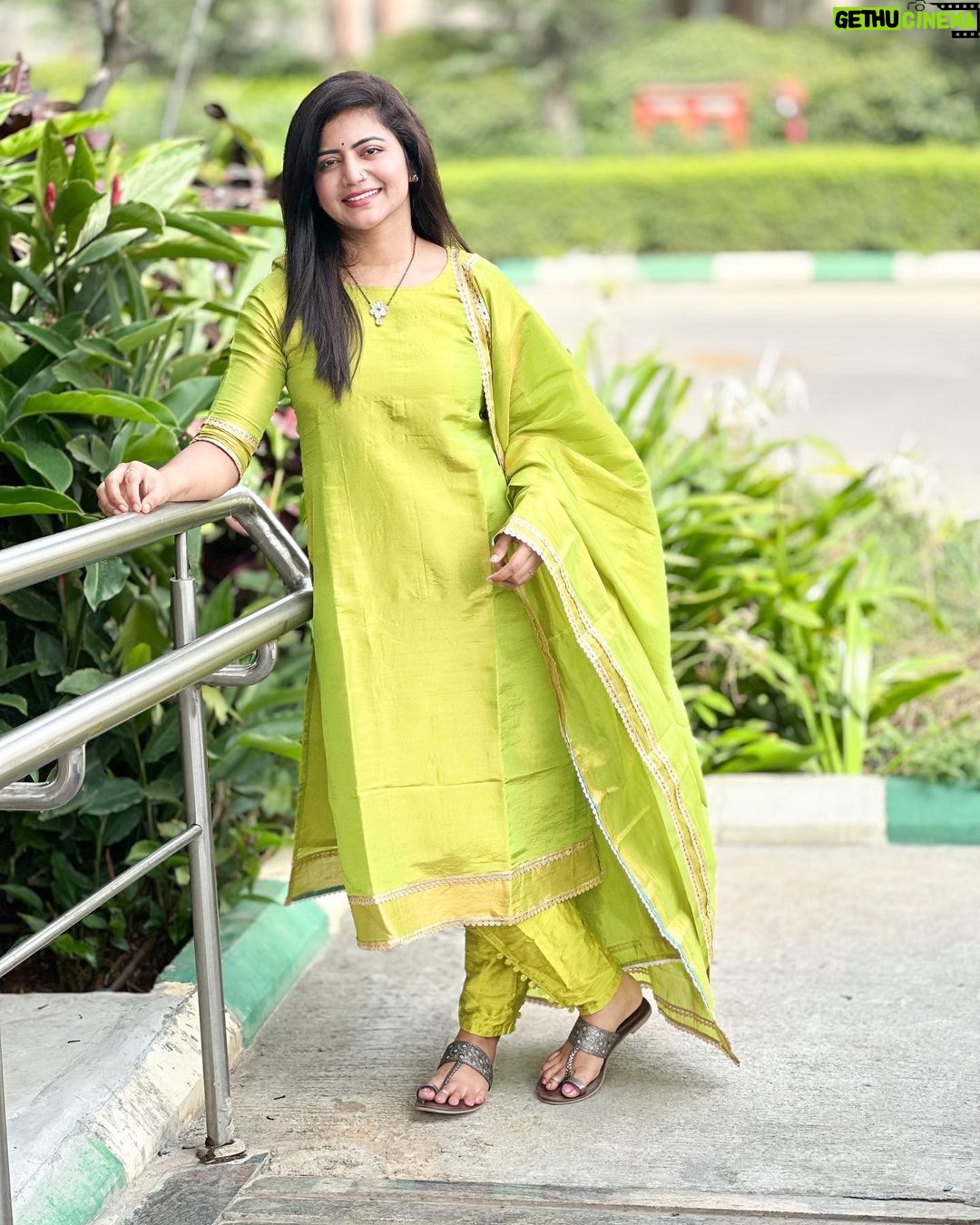 Shiva Jyothi Instagram - Be strong, ups and downs are part of life!🫶🤌 Pics @ganguly_manthri ❤️ Outfit by @mickeyfashions6 ❤️ #newpost #instagram #instagood #greenlove #chudidar #selflove #postivevibes #jyothakka #shivajyothi