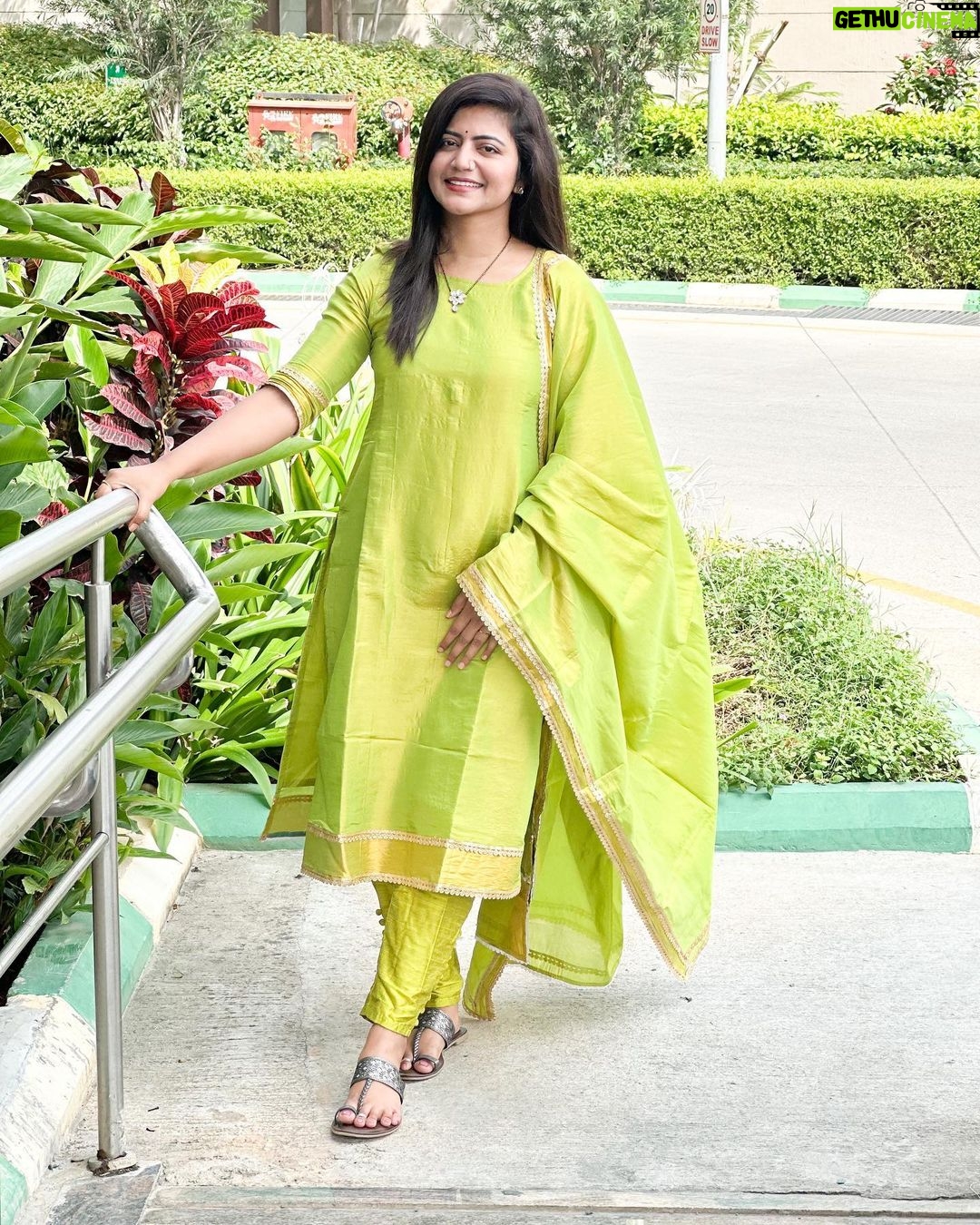 Shiva Jyothi Instagram - Be strong, ups and downs are part of life!🫶🤌 Pics @ganguly_manthri ❤️ Outfit by @mickeyfashions6 ❤️ #newpost #instagram #instagood #greenlove #chudidar #selflove #postivevibes #jyothakka #shivajyothi