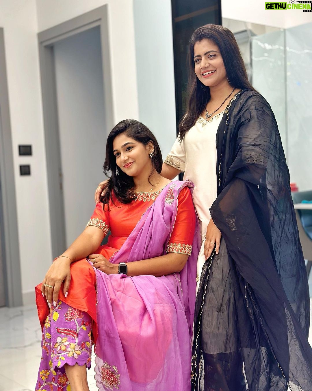 Shiva Jyothi Instagram - Same same but different 😛❤️ . . My pretty woman @iam.savithri 😘 . . Outfits by ~ @mridani_clothing ✨😍 Picture credits - @_karthik7789 😛 @ganguly_manthri 😛