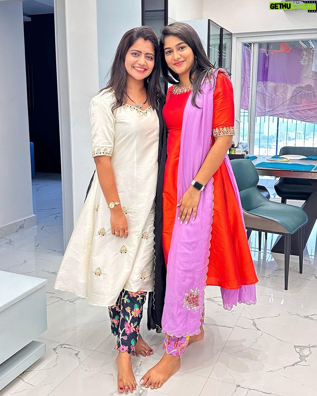 Shiva Jyothi Instagram - Same same but different 😛❤️ . . My pretty woman @iam.savithri 😘 . . Outfits by ~ @mridani_clothing ✨😍 Picture credits - @_karthik7789 😛 @ganguly_manthri 😛