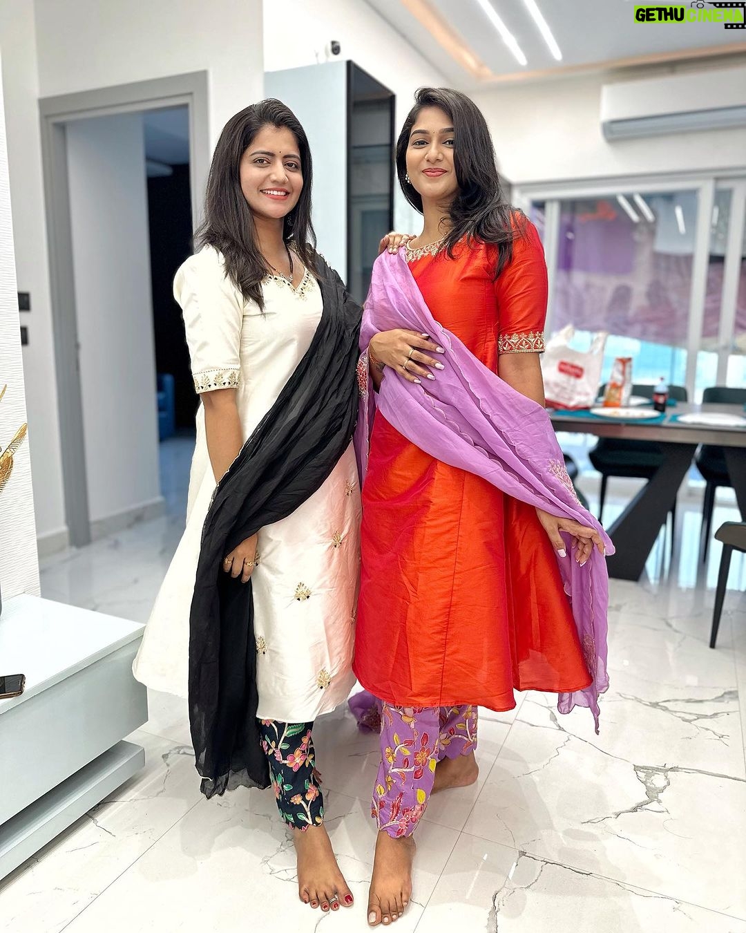 Shiva Jyothi Instagram - Same same but different 😛❤️ . . My pretty woman @iam.savithri 😘 . . Outfits by ~ @mridani_clothing ✨😍 Picture credits - @_karthik7789 😛 @ganguly_manthri 😛