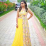 Shiva Jyothi Instagram - Hurt with the truth, but never comfort with lies. Outfit by @label_dishana ❤️ Pics : @naveen_photography_official ❤️ #newpost #newpics #instagram #instagood #photography #pics #jyothakka #shivajyothi #yellow