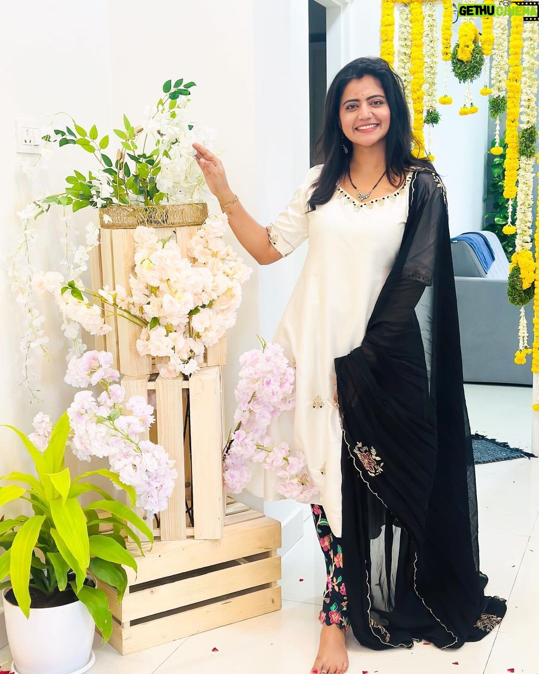Shiva Jyothi Instagram - #happykrishnajanmashtami 🙏 Outfit by @mridani_clothing ❤️ #krishnajanmashtami #krishnaquotes #krishnakrishnaharehare🙌🏻🙏🏻♥️ #newpost #instagram #instagood #selflove #happiness #dressup #blacklove #jyothakka #shivajyothi