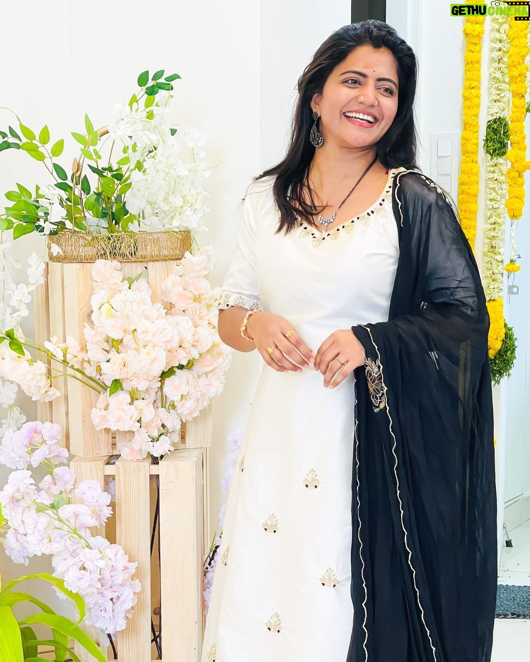 Shiva Jyothi Instagram - #happykrishnajanmashtami 🙏 Outfit by @mridani_clothing ❤️ #krishnajanmashtami #krishnaquotes #krishnakrishnaharehare🙌🏻🙏🏻♥️ #newpost #instagram #instagood #selflove #happiness #dressup #blacklove #jyothakka #shivajyothi