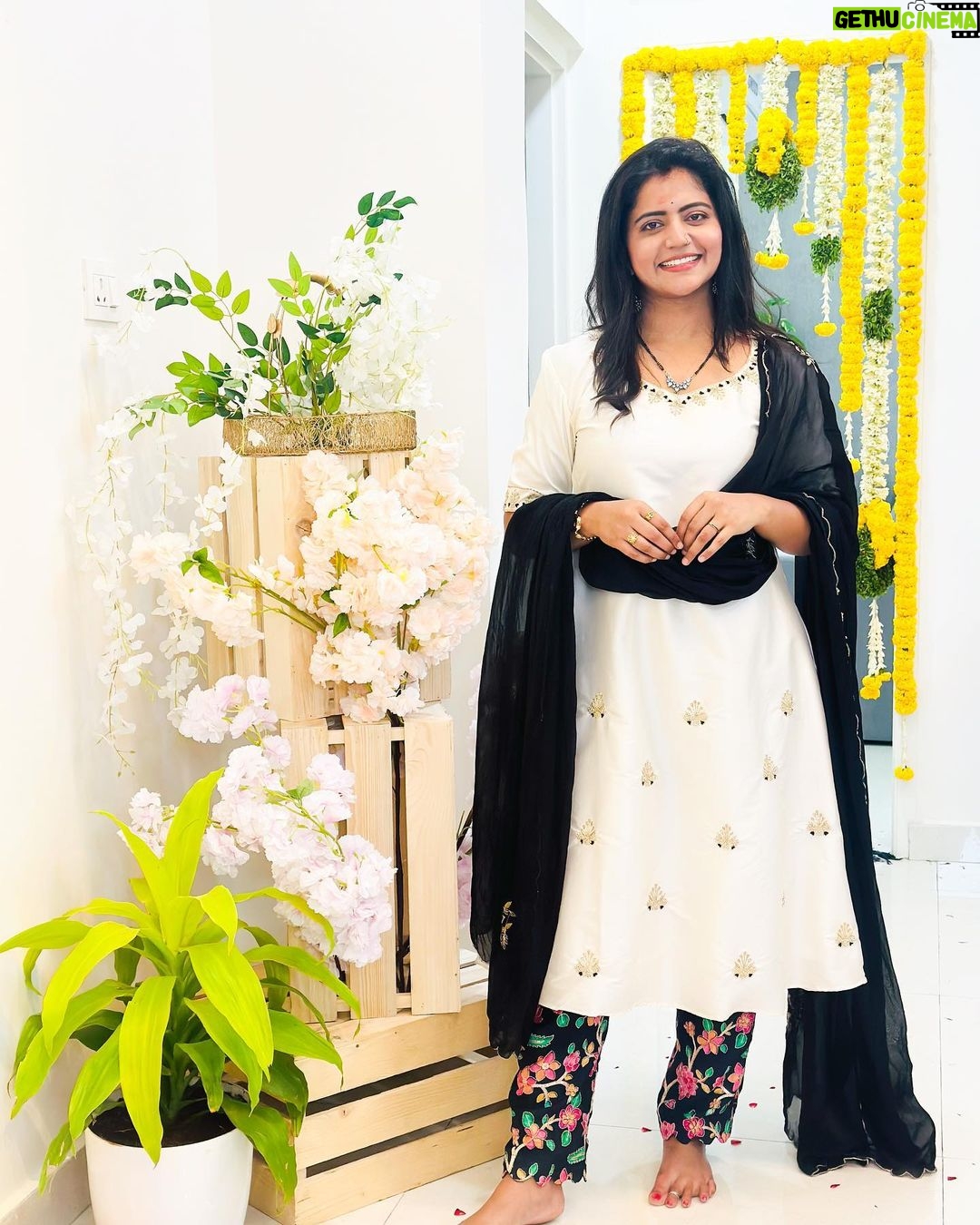 Shiva Jyothi Instagram - #happykrishnajanmashtami 🙏 Outfit by @mridani_clothing ❤️ #krishnajanmashtami #krishnaquotes #krishnakrishnaharehare🙌🏻🙏🏻♥️ #newpost #instagram #instagood #selflove #happiness #dressup #blacklove #jyothakka #shivajyothi