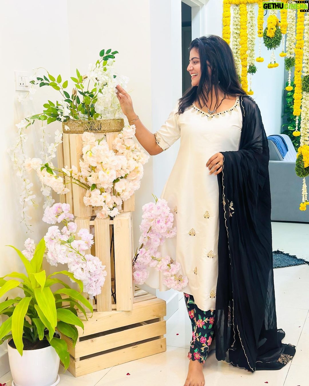 Shiva Jyothi Instagram - #happykrishnajanmashtami 🙏 Outfit by @mridani_clothing ❤️ #krishnajanmashtami #krishnaquotes #krishnakrishnaharehare🙌🏻🙏🏻♥️ #newpost #instagram #instagood #selflove #happiness #dressup #blacklove #jyothakka #shivajyothi