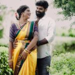 Shiva Jyothi Instagram - సద నన్ను నడిపే నీ చెలిమి పూదరై నిలిచే ప్రతి మలుపు ఇకపై స్వాగతమై న పేరే పిలిచే ….. @ganulymanthri❤️❤️ Saree&blouse @southtraditionalsarees Pics @thehashtag_photography Makeover @praneetha_beautymakeover #instagram #instagood #couplegoals #couple #newpost #photography📷 #happiness #blessed #loveofmylife Hyderabad