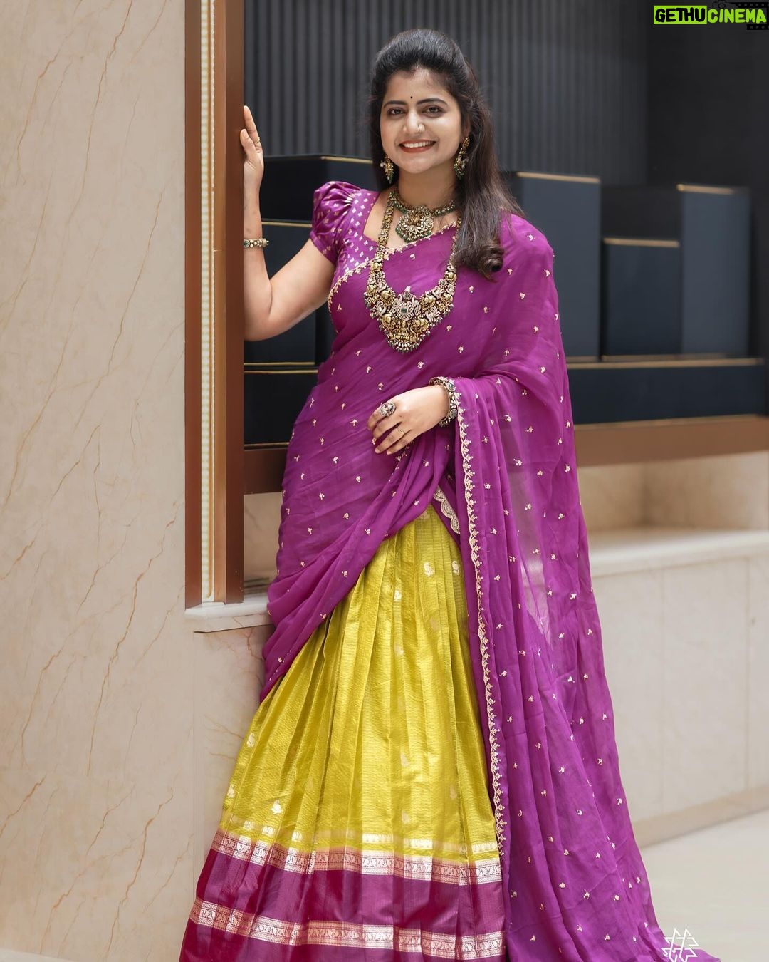 Shiva Jyothi Instagram - #happydiwali ❤️❤️ Outfit @maramsclothing_official Jewellery @emmadi_silver_jewellery Pics @thehashtag_photography ❤️ #happydiwali #diwali #celebration #festival #happiness #halfsaree #jyothakka #shivajyothi