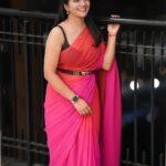 Shiva Jyothi Instagram – Mausam Hai Ashiqana ❤️❤️❤️❤️

Saree @rekhas_drapes ❤️

Blouse  and belt @rekhas_couture ❤️

 📷  @thehashtag_photography ❤️

#newpost #instagram #instagood #saree #sareelove #mausam #happiness #jyothakka #shivajyothi #rekhas_couture #rekhas_drapes