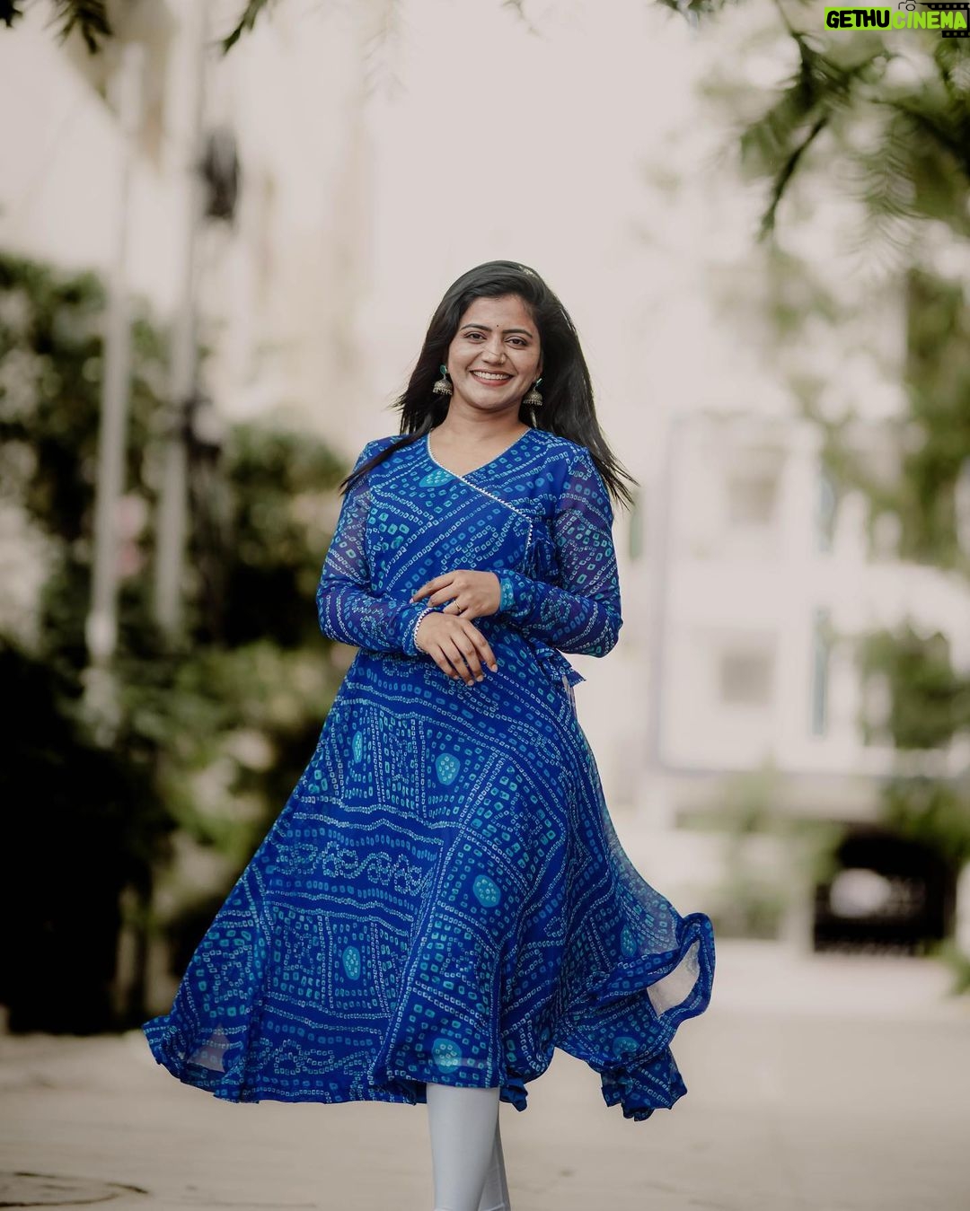 Shiva Jyothi Instagram - Stay busy, so you don't have time to be sad… ❤️❤️❤️ Wearing @navya.marouthu ❤️ Pics @thehashtag_photography ❤️ #newpost #pics #instagram #instagood #jyothakka #shivajyothi #navyamarouthu #dresses #monday #mondavibes
