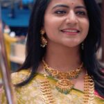Shiva Jyothi Instagram - Our sleek, contemporary jewellery design ensures you effortlessly complements your traditional attires, enhancing your charisma. As you run your fingers along the intricate patterns,you’ll feel a sense of connection to the timeless essence of fashion. @iam.savithri To get the details of this beautiful Jeweler WhatsApp +91 8881881193. . . . #onlineshopping #cmrjewellerstelangana #cmrjewellers #cmrnecklace #chorker #earings #cmrbangles #cmr #cmrj #bangles #jewelry #earrings #necklace #chorker #gold #jewellerydesign #ring #followers #follow #like #followforfollowback #jewels #jewelrydesigner #jewelryaddict #jewelrydesign #jewellerylover