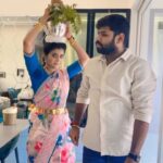 Shiva Jyothi Instagram - మా ఇంటి బోనం Full Video Link in Bio ❤️ . . . Vc @navya.marouthu ❤️ @joshapp.telugu @officialjoshapp #bonalu #2023bonalu #peddammatemple #bonammaking #bonalufestival #bonalusong #shivajyothi #jyothakka #new #reel #trendingreels Prestige High Fields
