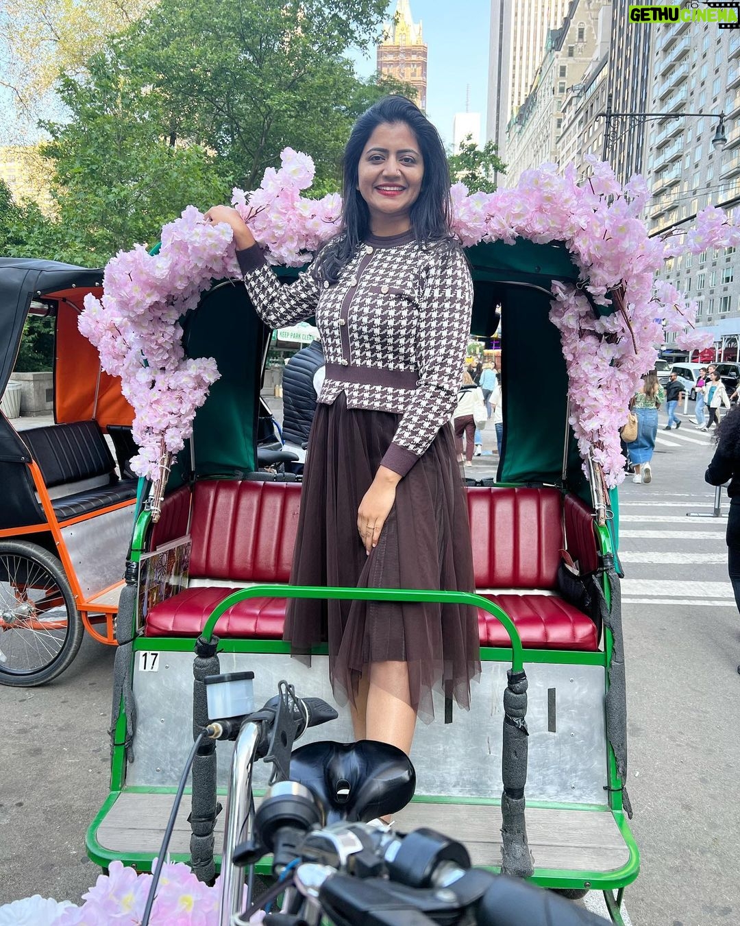 Shiva Jyothi Instagram - #newyorkday2 #photodump Every day begins with expectations and ends with experiences.🫶❤️ #newpost #instagram #instagood #usa🇺🇸 #america #newyork #usatrip #americatrip #travel #vaction #photography #pics #happymonday #newweek