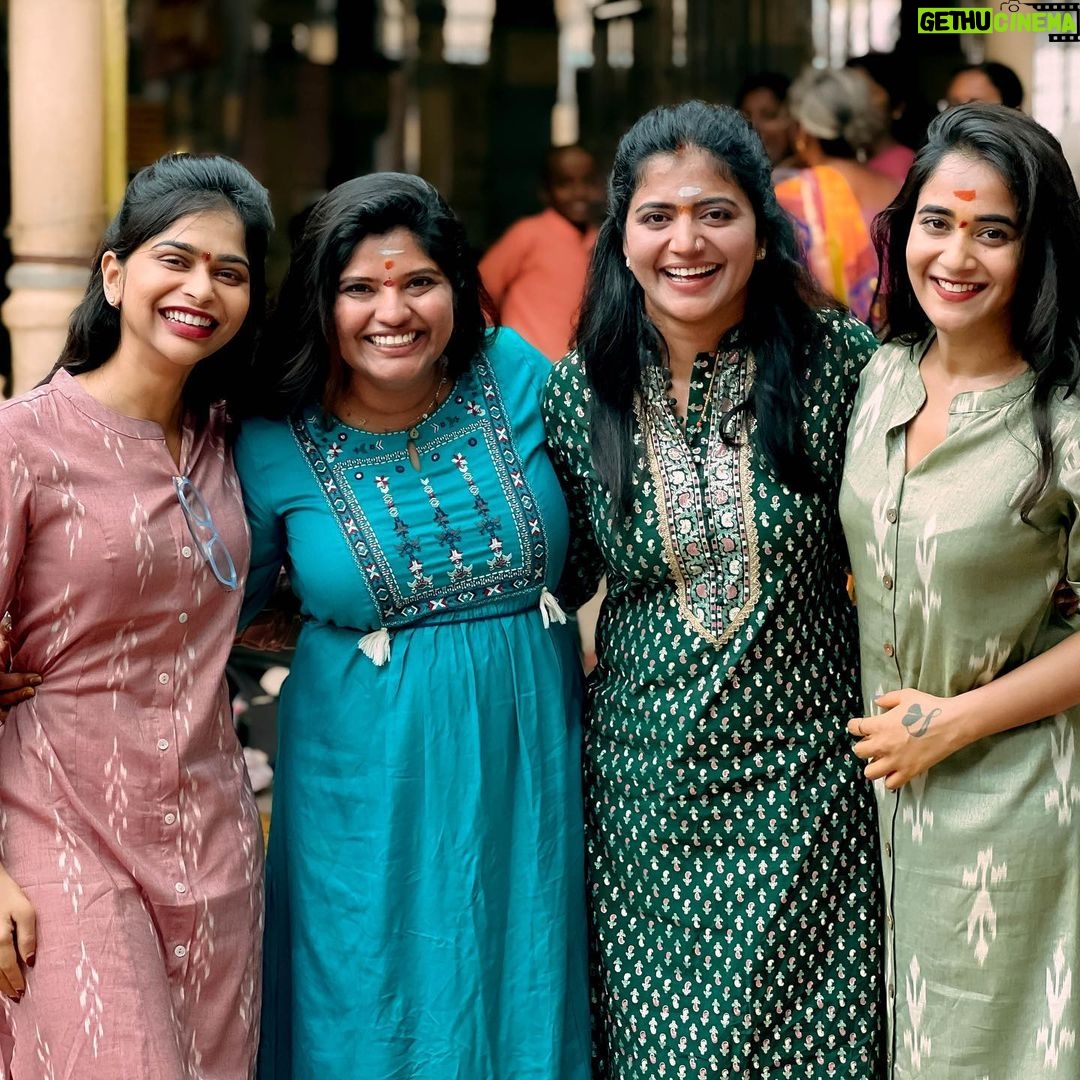 Shiva Jyothi Instagram - #srikalahasti #2023 #omnamahshivaya #newpost #instagram #instagood #devotionaltrip #devotional #harharmahadev #srikalahasti #friendship #friendshipgoals #friendslikefamily❤️ #sisterlove #sisters
