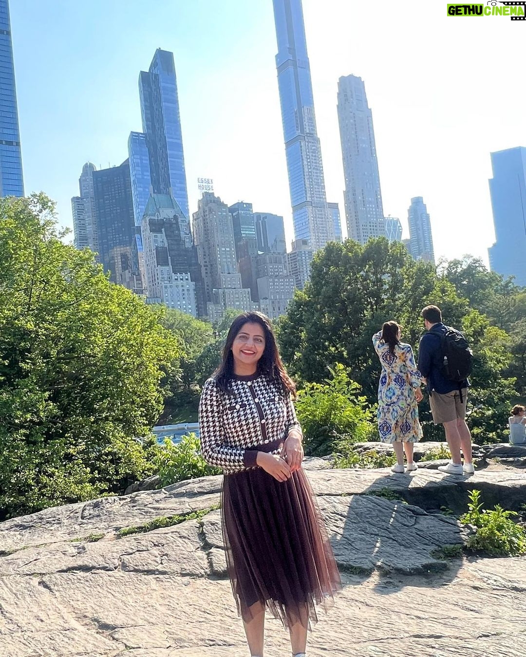 Shiva Jyothi Instagram - #newyorkday2 #photodump Every day begins with expectations and ends with experiences.🫶❤️ #newpost #instagram #instagood #usa🇺🇸 #america #newyork #usatrip #americatrip #travel #vaction #photography #pics #happymonday #newweek