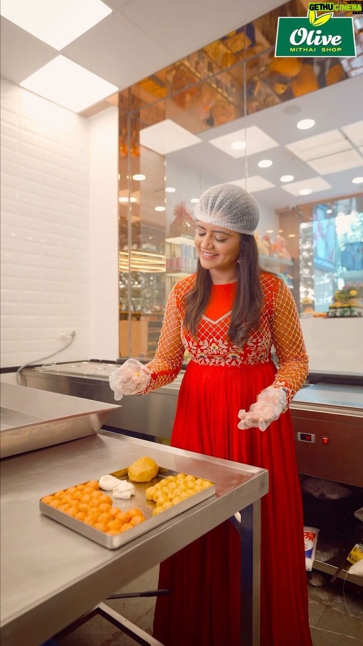 Shiva Jyothi Instagram - #OliveMithai #PandagaMeedhiSandhadiMaadhi #OliveThoPrathiRojuPandage #OliveMithaiShop Follow Olive Mithai Shop: Facebook: https://www.facebook.com/OliveMithaiShop Instagram: https://www.instagram.com/olivemithai/ Twitter: https://twitter.com/olivemithaishop Order on Website : https://olivemithai.com/ Order on Website or Call the branch near you Hydernagar: 7331122771 KPHB 9th Phase : 7331122777 KPHB 3rd Phase: 7331122772 KPHB, Rythubazar Road: 7331122779 Nizampet: 7331122773 Vivekananda Nagar: 7331122712 Miyapur: 7331122719 Hafeezpet: 7331122713 Kondapur: 7331122715 Chandanagar, PJR Road: 7331122776 BHEL: 7331122778 Alkapuri: 7331122716 Manikonda, OU Colony: 7331122718 Vanasthalipuram: 7331122717 Sainikpuri: 7331122714 Pragathi Nagar: 7331122720 Miyapur, Metro station : 7331122641 Hitech city, Metro station : 7331122721 Coordinated by @goldboy_media