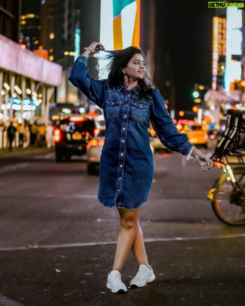 Shiva Jyothi Instagram - You will fly when your time comes, for now just try❤️❤️ Pics @thehashtag_photography #newpost #instagram #instagood #love #happiness #travel #pics #usa🇺🇸 #america #newyorklife New York, Time Square