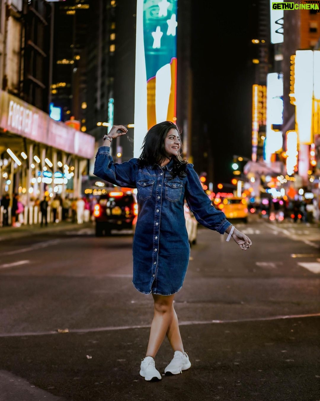 Shiva Jyothi Instagram - You will fly when your time comes, for now just try❤️❤️ Pics @thehashtag_photography #newpost #instagram #instagood #love #happiness #travel #pics #usa🇺🇸 #america #newyorklife New York, Time Square