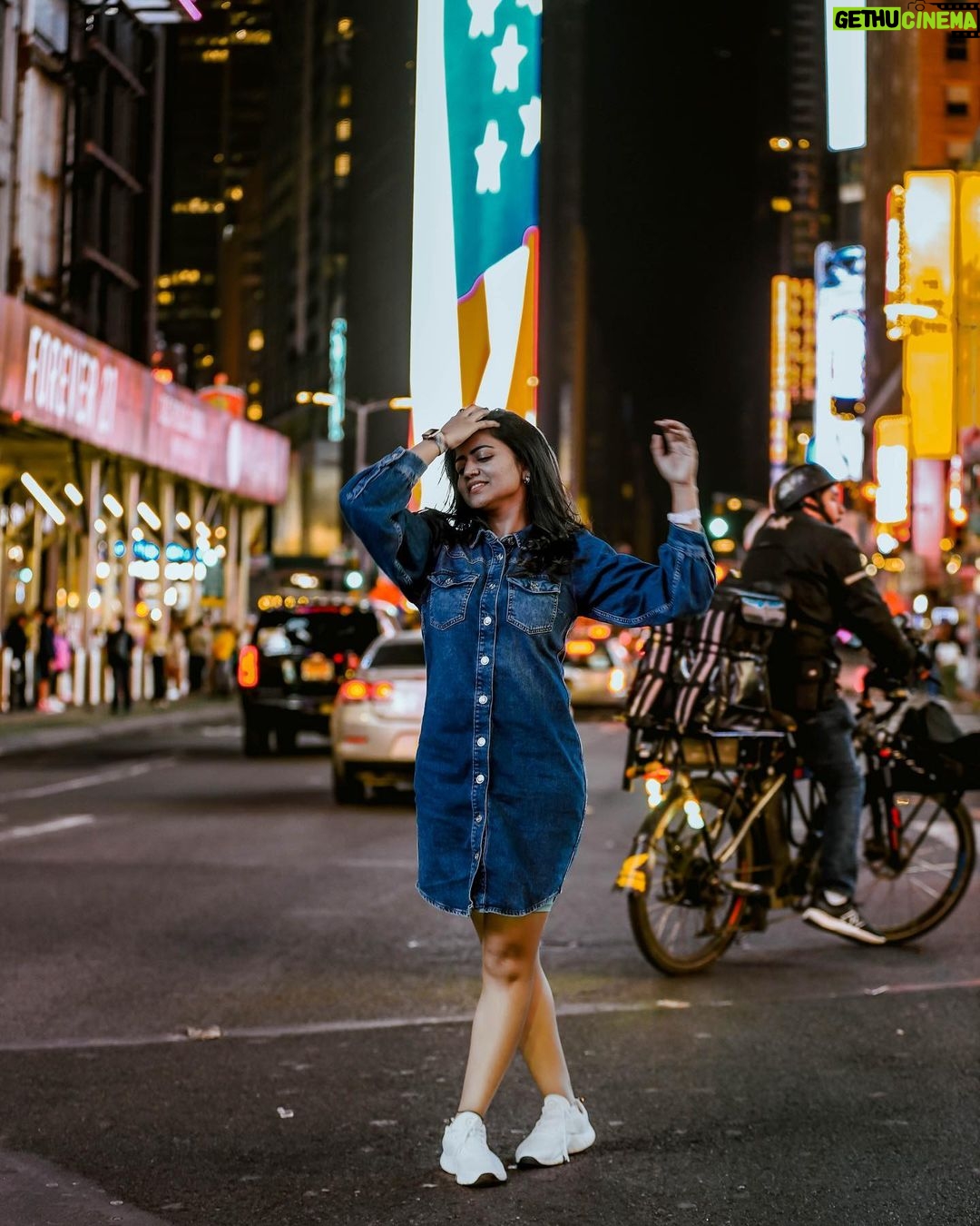 Shiva Jyothi Instagram - You will fly when your time comes, for now just try❤️❤️ Pics @thehashtag_photography #newpost #instagram #instagood #love #happiness #travel #pics #usa🇺🇸 #america #newyorklife New York, Time Square
