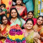 Shiva Jyothi Instagram - వెన్న ముద్దల బతుకమ్మ శుభాకాంక్షలు ❤️ బంగారు బతుకమ్మ ఈ సారి మన కవిత అక్కతో ఆడిన..❤️ Thank you @kavitha_kalvakuntla akka ❤️🙏 #newreel #instagram #instagood #bathukkamma #bathukammacelebrations #kavithakka #bodhan #Nizamabad #kalavkuntlakavitha #festival-vibes #telaganafestival