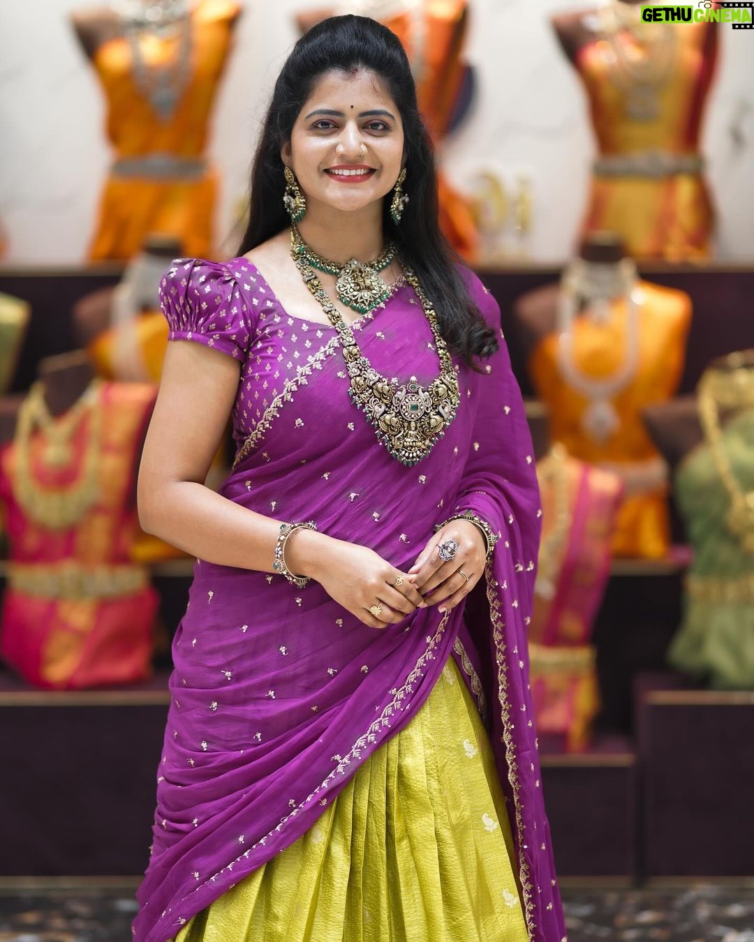 Shiva Jyothi Instagram - #happydiwali ❤️❤️ Outfit @maramsclothing_official Jewellery @emmadi_silver_jewellery Pics @thehashtag_photography ❤️ #happydiwali #diwali #celebration #festival #happiness #halfsaree #jyothakka #shivajyothi