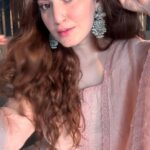 Shivaleeka Oberoi Instagram - Lazy Desi girl GRWM 🤭💕 #PunjabiGirl 😉 #Skin #MakeupLook #DesiFashion #Hairstyle #CurlyHair #Grwm #InstagramReels ✨