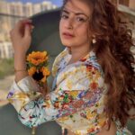 Shivaleeka Oberoi Instagram - Sunflower in a field of roses 🌻🥰