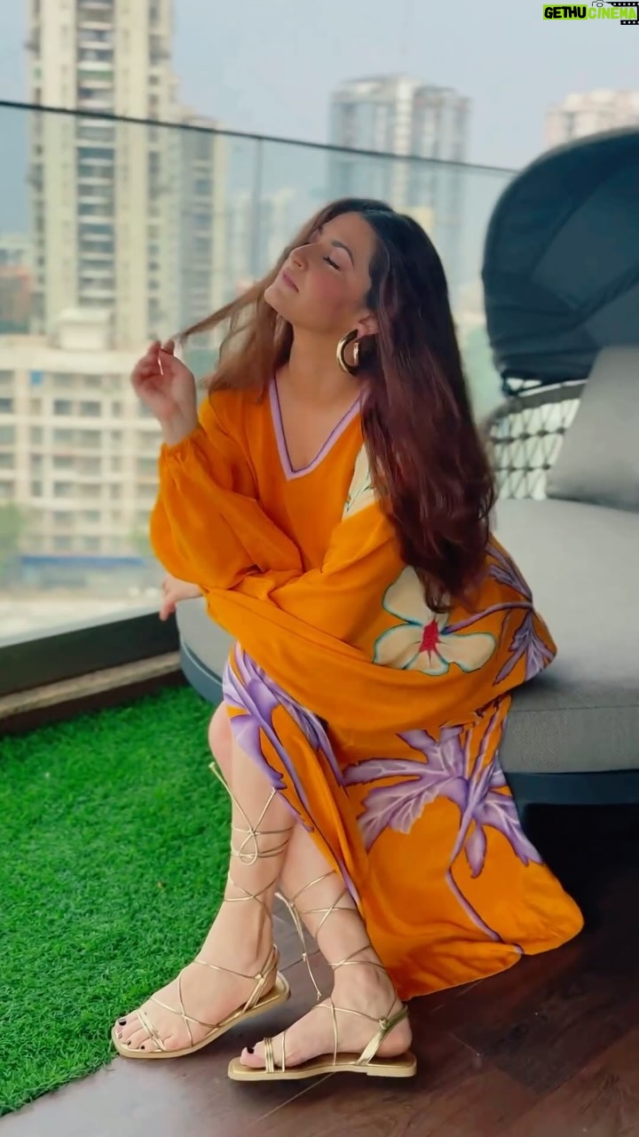 Shivaleeka Oberoi Instagram - Badrang Mein Satranga Hai Ye Ishq Re..🌻🍃🌞