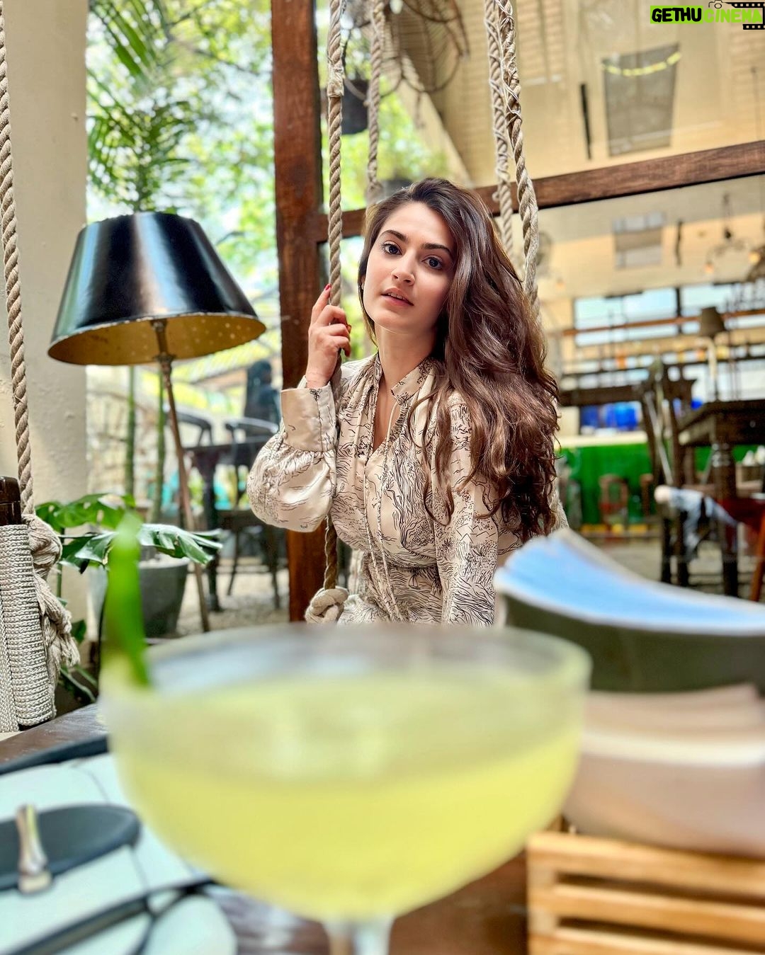 Shivaleeka Oberoi Instagram - Casually s̶l̶i̶d̶i̶n̶g̶ smiling into your feed! 🥰