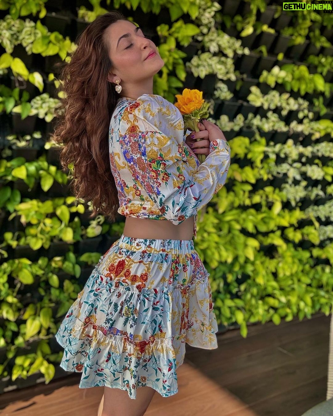 Shivaleeka Oberoi Instagram - Sunflower in a field of roses 🌻🥰