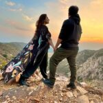 Shivaleeka Oberoi Instagram – Too many things ticked off the bucket list! 🤎🧿👫🏻✨

#DesertLife #Adventure #Glamping #Offroad #2023 #BucketList #TravelDiaries 🏜️