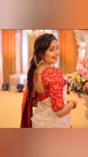 Shivani Rangole Instagram - लहानपणीपासून हे कलाक्षेत्र जिची आवड आहे!
नाटक,सिनेमा,मालिका सगळीकडे जिने आपला वेगळा ठसा उमटवला आहे.कमी वयात एवढी यशप्राप्ती करूनही इतकी नम्रता जिच्या अंगी अशा शिवानीच्या सौंदर्याचं कौतुक करायचं तरी कोणत्या शब्दात!
म्हणून मिरासीस्टुडिओस आज तिला 'देखणी' म्हणतंय..

Follow- @miraasistudios

#shivanirangole #tulashikvinchangalachdhada #zeemarathi #dekhanisong #dekhani #newsong #dedicated #beauty #foreverbeauty