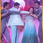 Shivani Rangole Instagram - ‘वामन हरी पेठे ज्वेलर्स प्रस्तुत’, ‘झी मराठी उत्सव नात्यांचा अवॉर्ड 2023’ मध्ये पाहायला मिळणार अधिक्षराचा रोमँटिक परफॉर्मन्स. कार्य आहे घरचं सगळ्यांनी यायचं. 4 नोव्हेंबर, शनिवार, 7 PM #ZeeMarathi #ZMA2023 #ZeeMarathiAward2023 #GharchaKarya #घरचंकार्य