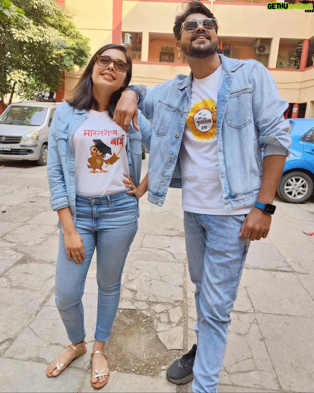 Shivani Rangole Instagram - मास्तरीणबाई उर्फ गोड गोड गार गार फुलातला मध!! . Thank you @hrishishelar and @darjafashion for making these super tshirts for my birthday! ❤️ . 📷 one and only @mi_darshana ❤️