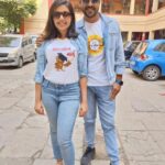 Shivani Rangole Instagram - मास्तरीणबाई उर्फ गोड गोड गार गार फुलातला मध!! . Thank you @hrishishelar and @darjafashion for making these super tshirts for my birthday! ❤️ . 📷 one and only @mi_darshana ❤️