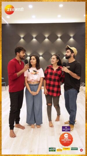 Shivani Rangole Instagram - तुमचे लाडके कलाकार घेऊन येताहेत तुमच्यासाठी एक धमाल कमाल परफॉर्मन्स. 

कार्य आहे घरचं, सगळ्यांनी यायचं . 

‘वामन हरी पेठे ज्वेलर्स प्रस्तुत’, ‘झी मराठी उत्सव नात्यांचा अवॉर्ड 2023’,
4 नोव्हेंबर, शनिवार, 7 PM
#ZeeMarathi #ZMA2023 #ZeeMarathiAward2023 #GharchaKarya #घरचंकार्य