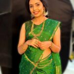 Shivani Rangole Instagram - सर्वांना दसऱ्याच्या हार्दिक शुभेच्छा! 🌺 . Saree by @pratha_sarees