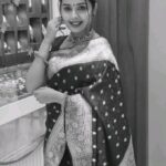 Shivani Rangole Instagram - 🖤✨ . Styled by - @makeupbyberdesaurabh Saree - @nakshi.anjali