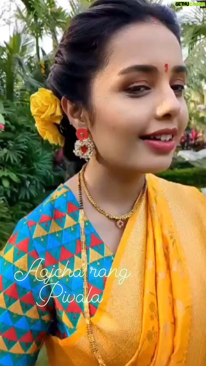 Shivani Rangole Instagram - Navrtari 5th day - Ajcha rang Pivala , With beautiful actress @rangshivani Earings by @monali.gulhane