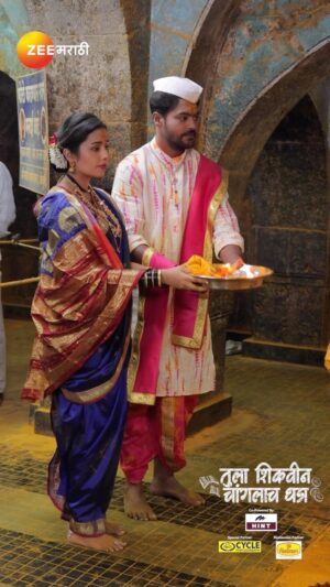 Shivani Rangole Instagram - ‘तुला शिकवीन चांगलाच धडा’ मालिकेचे जेजुरीतील चित्रिकरणाचे काही क्षण!!

‘तुला शिकवीन चांगलाच धडा’
आज, 8 PM

#ZeeMarathi #TulaShikvinChangalachDhada #PaisaKiShikshan #Adhikshara