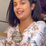 Shivani Rangole Instagram - झी मराठीच्या नवरात्री उत्सव कार्यक्रमासाठी अभिनेत्री शिवानी रांगोळे वॅनिटी वॅनमध्ये मेकअप करतानाचा खास क्षण | @rangshivani @zeemarathiofficial @tula_shikvinchangalachdhada . . . . . . #shivanirangole #tulashikvinchanglachdhada #navratri #look #makeup #vanity #reels #shorts #zeemarathi #actress #ratnamarathimedia