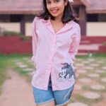 Shivani Rangole Instagram - Sunshine. Flowers. Nature. Happiness!