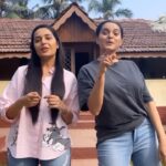 Shivani Rangole Instagram - Picking up right here where we left off 🙌🏻 POV : You work with your favourite Co-actor after years 👯‍♀️ It was amazing working with you @rangshivani 🫶🏽 #shivanirangole #khushbootawde #sarakahitichyasathi #tulashikvinchangalachdhada #zeemarathi #amhidoghi #coactors #coffee #books #dance