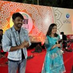 Shivani Rangole Instagram - डोंबिवली जिमखाना ‘उत्सव’ मध्ये झी मराठी आयोजित ‘उत्सव नात्यांचा’ कार्यक्रमात ‘तुला शिकवीन चांगलाच धडा’ या आपल्या लाडक्या मालिकेतील शिवानी रांगोळे आणि ऋषिकेश शेलार आले डोबिंवलीकरांच्या भेटीला…! #utsavnatyancha #zeemarathi #tulashikvinchangalachdhada #adhikshara