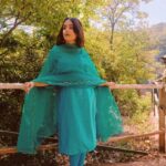 Shivani Rangole Instagram - Craving a relaxed day in the company of nature like this! One of the looks from my music video बावरलं रं by @omii_showme ! What a beautiful shoot we had! ❤️