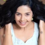 Shivani Rangole Instagram - सणासुदीच्या या दिवसात #GarnierBlackNaturals सोबत माझ्या लूक्सने मी सगळ्यांनाच इम्प्रेस करणार आहे.. तुमचं काय ? आजच ट्राय करा Garnier चे आकर्षक, आणि Natural दिसणारे रंग. @garnierindia I'll be slaying all my festive season looks with #GarnierColorNaturals.. What about you? Check out Garnier's wide range of rich, vibrant and natural looking colours today! @garnierindia