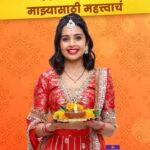 Shivani Rangole Instagram - मास्तरीण बाईंचा घरच्या कार्यासाठी उत्साह शिगेला! ❤️ कार्य आहे घरचं, सर्वांनी यायचं. ‘वामन हरी पेठे ज्वेलर्स प्रस्तुत’, ‘झी मराठी उत्सव नात्यांचा अवॉर्ड 2023’, आज, 7 PM #ZeeMarathi #ZMA2023 #ZeeMarathiAward2023 #GharchaKarya #घरचंकार्य #MeMarathiZeeMarathi