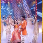 Shivani Rangole Instagram - आज रंगणार उत्सव नात्यांचा ✨ झी मराठी उत्सव नात्यांचा २०२३ आज रात्री ७ वाजता झी मराठी वाहिनीवर #zeemarathi #zeemarathiawards2023 #itsmajja