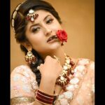 Shivani Sangita Instagram - The swipe was necessary to show my attempt in giving a non-smile picture 🥹😌🥰😜 . . Makeup & Hair @makeupbysunilsaha Jewellery @blings_tale Clicked by @elegant_photo_graphy