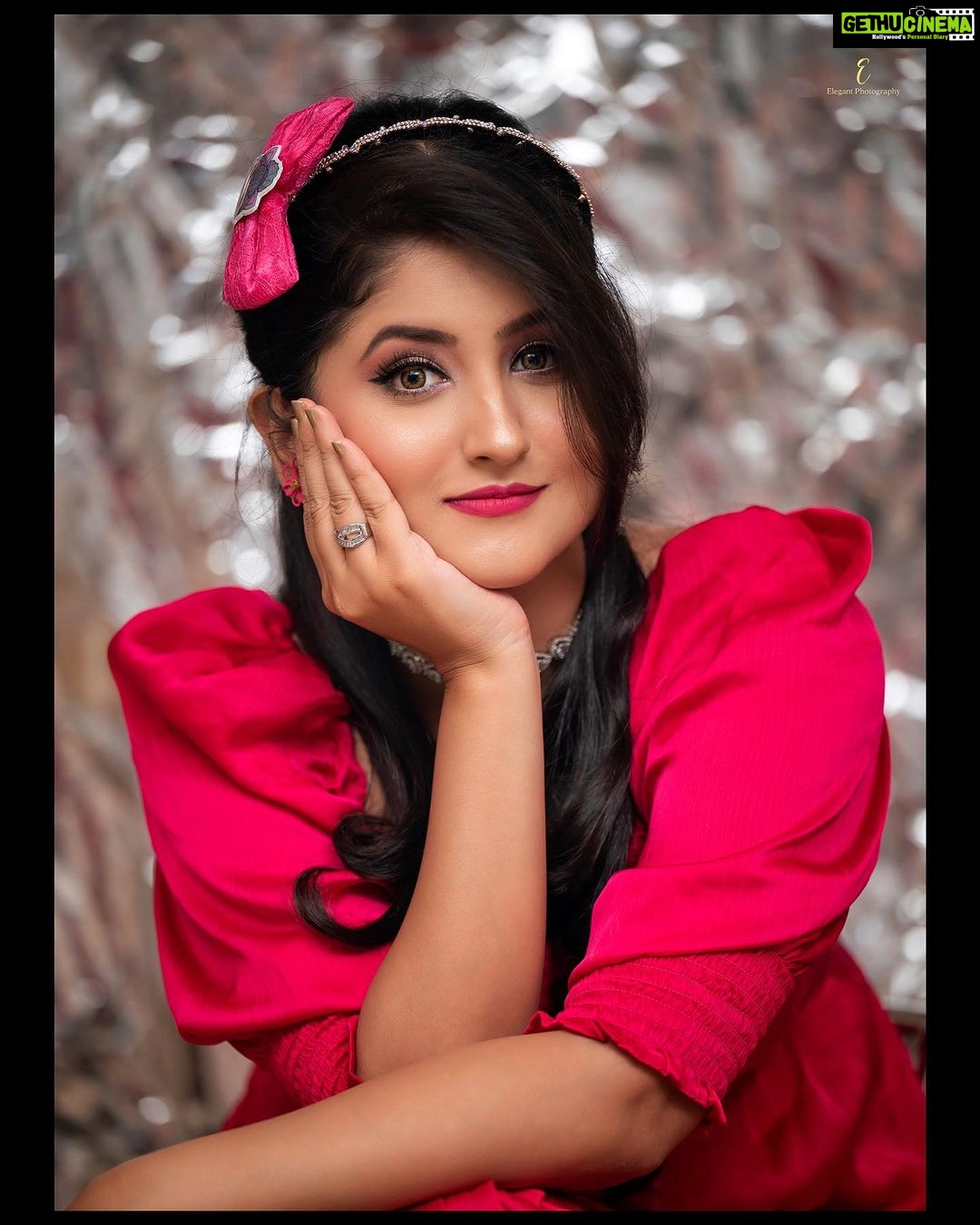 Shivani Sangita Instagram - You don’t need to be a Barbie girl to be treated like one….the right one will always treat you like a Barbie 💕 . . Makeup, Hair @makeupbysunilsaha Clicked by @elegant_photo_graphy